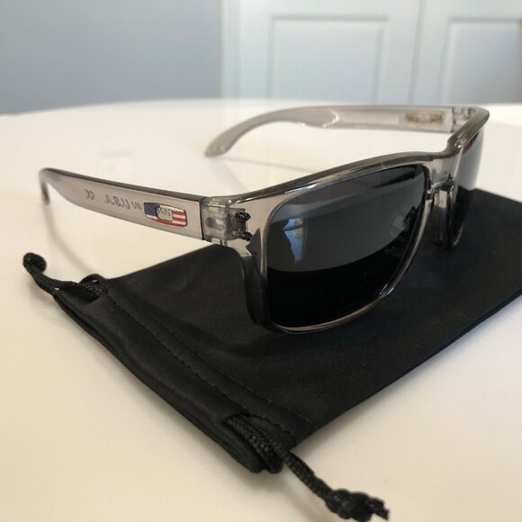 Oakley Holbrook Polarized USA Flag Collection OO9102 Smoke Gray - Picture 1 of 13